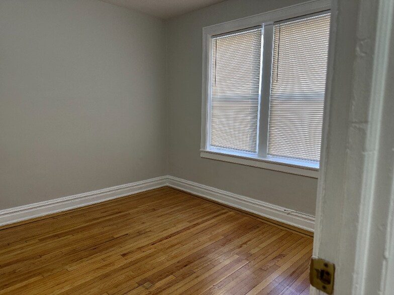 Building Photo - 115 Fairview Ave