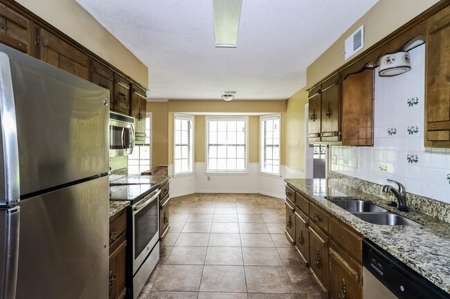 Building Photo - 3048 Ingleside Dr