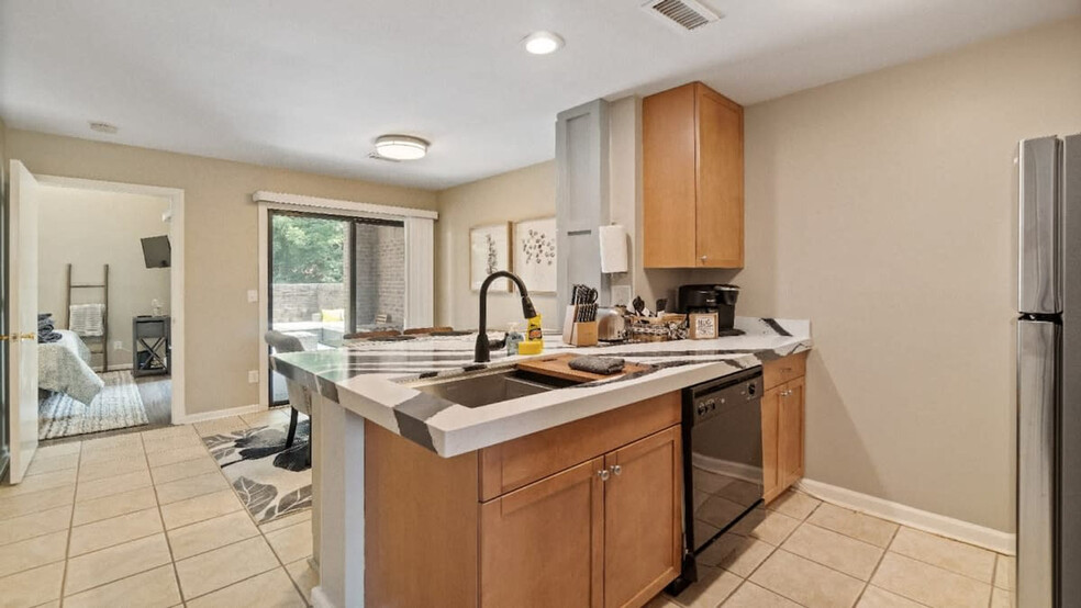 Building Photo - 8039 Charter Oak Ln