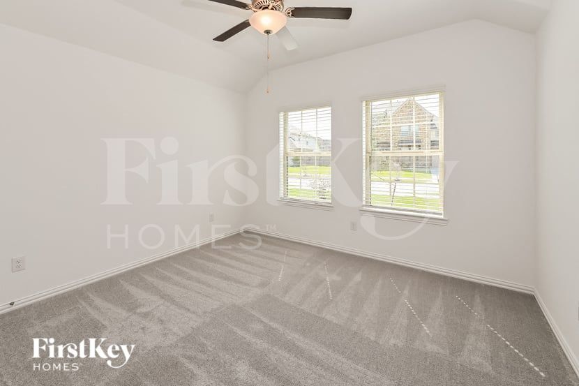 Building Photo - 14907 Lake Shore Ave