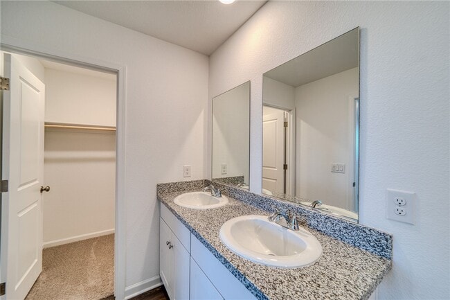 Building Photo - 2469 Pesuna Dr