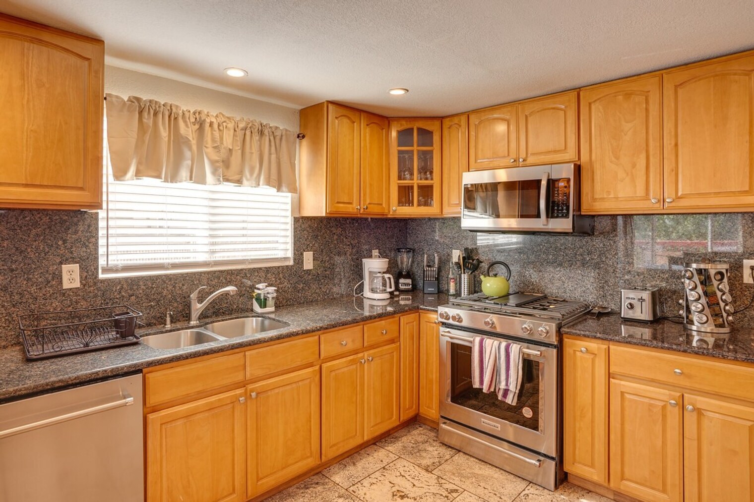 Building Photo - 420 Phoenix Cir