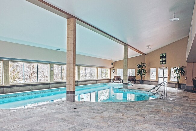 Building Photo - CDA NORTH CONDO - JUST LISTED ONE BEDROOM CONDO!