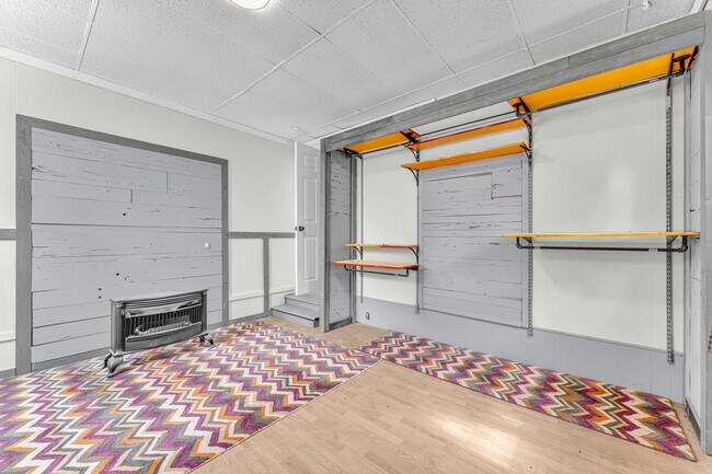 Building Photo - 647 N Delaware St
