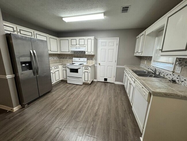 Building Photo - 108 Wolverine Ct
