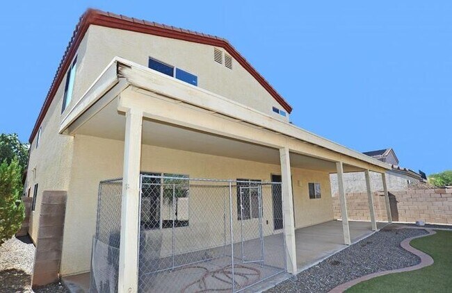 Building Photo - Amazing 2-Story Home