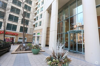Building Photo - 345 N La Salle Dr