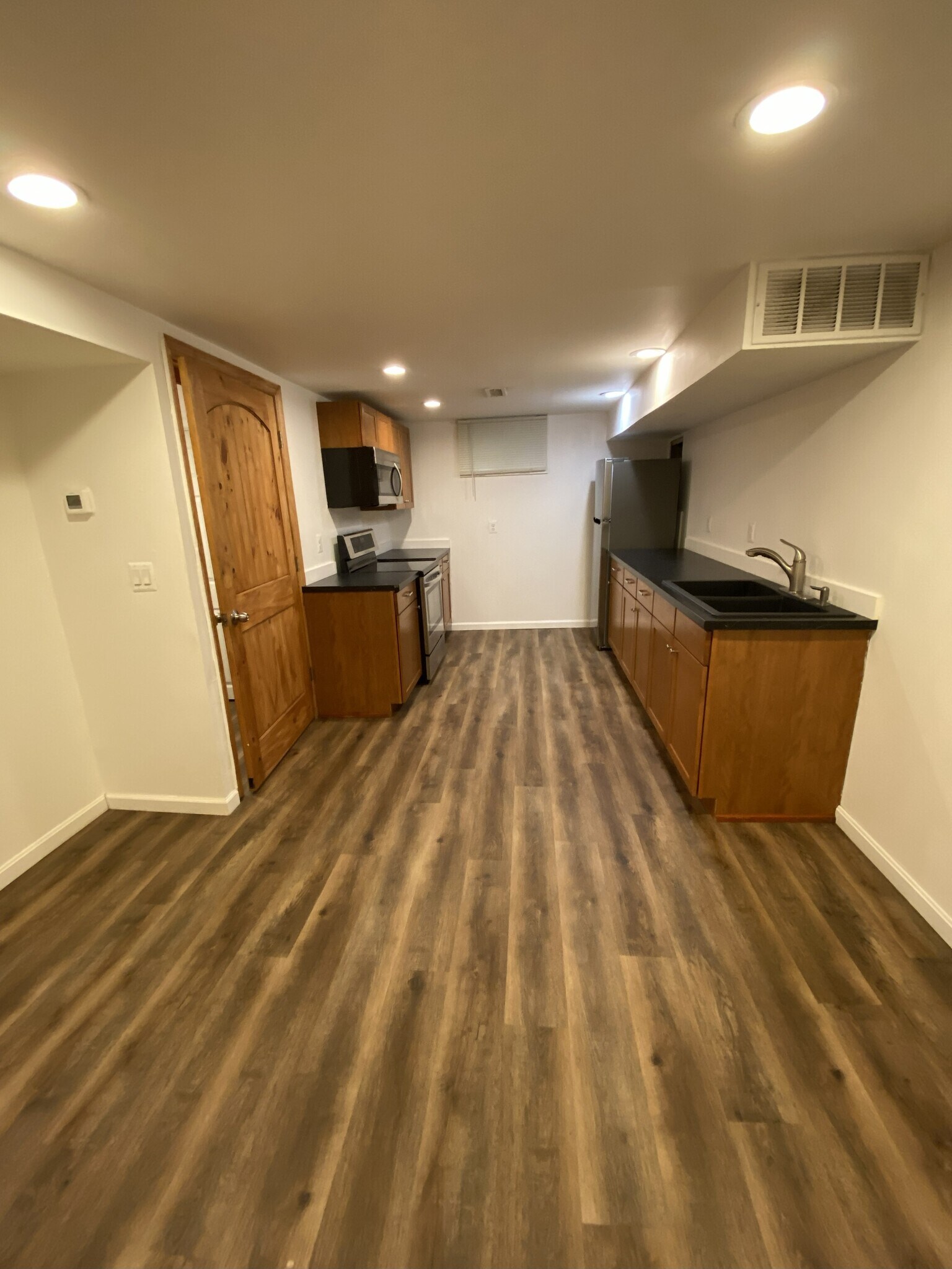 Dining Area - 421 N Hammonds Ferry Rd