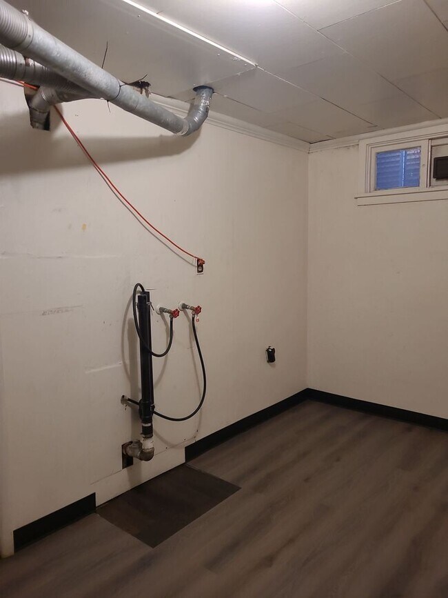 Building Photo - Ephrata House with Full Basement