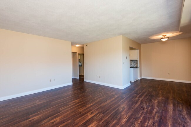 Building Photo - 1 Ledgewood Way