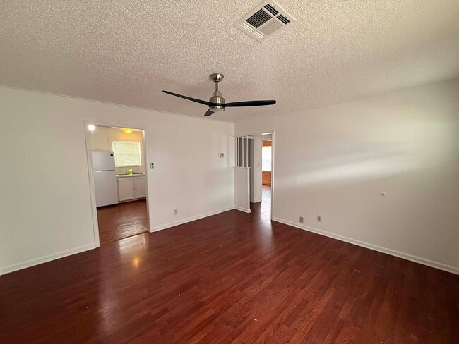 Building Photo - Adorable Renovated 2-Bed, 1-Bath with Garage—Enjoy the Charm of West Tulsa Living Near River Parks