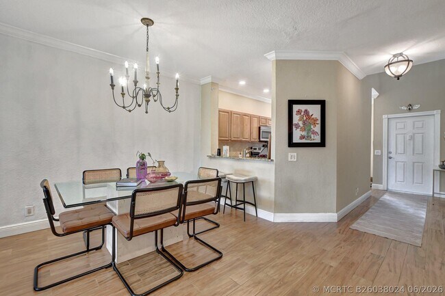 Building Photo - 6682 Via Regina