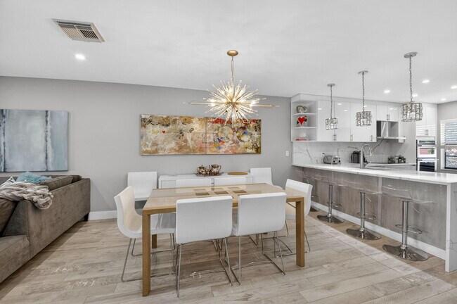 Building Photo - 9299 Vista Del Lago