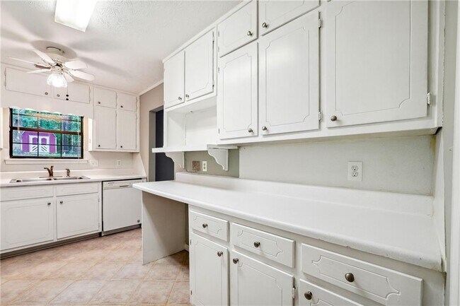 Building Photo - 2885 Webb Rd