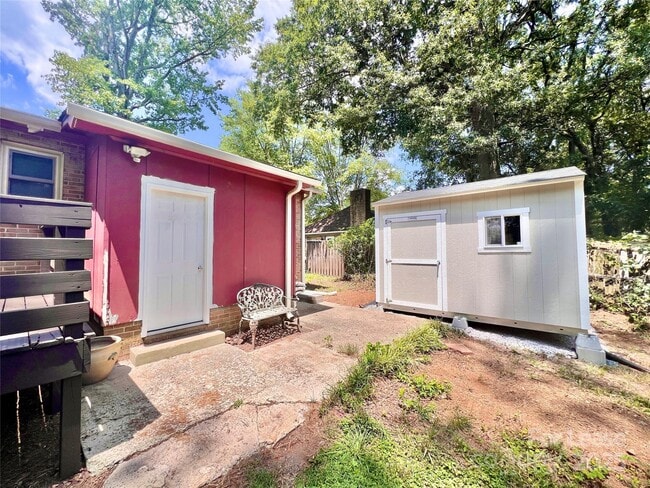 Building Photo - 323 Frank Dr