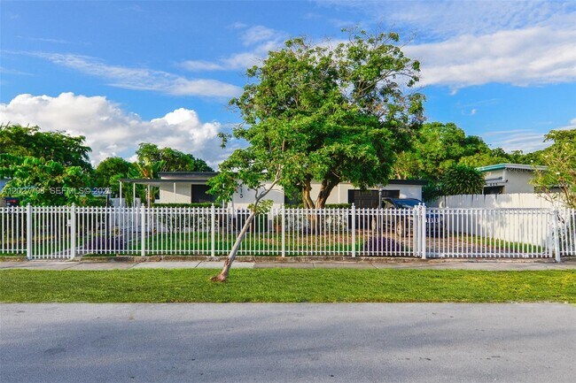 Building Photo - 415 NW 133rd St