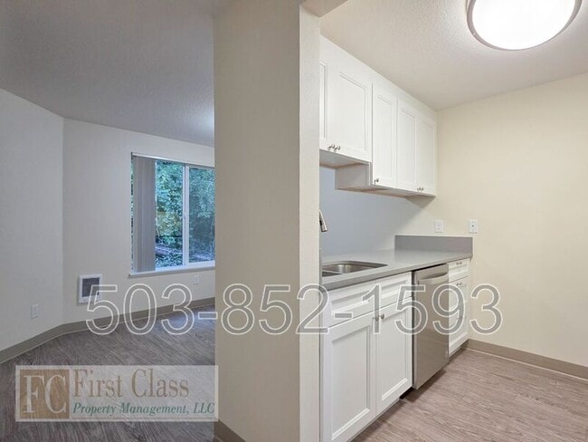 Building Photo - 3602 SW Beaverton Hillsdale Hwy