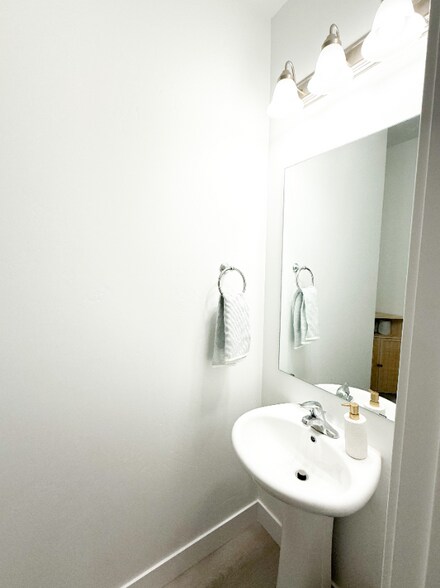Building Photo - 2094 N 4100 W