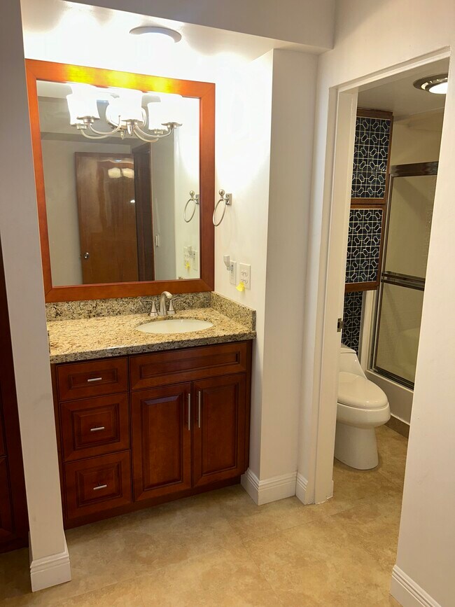 Building Photo - 6614 Miami Lakes Dr
