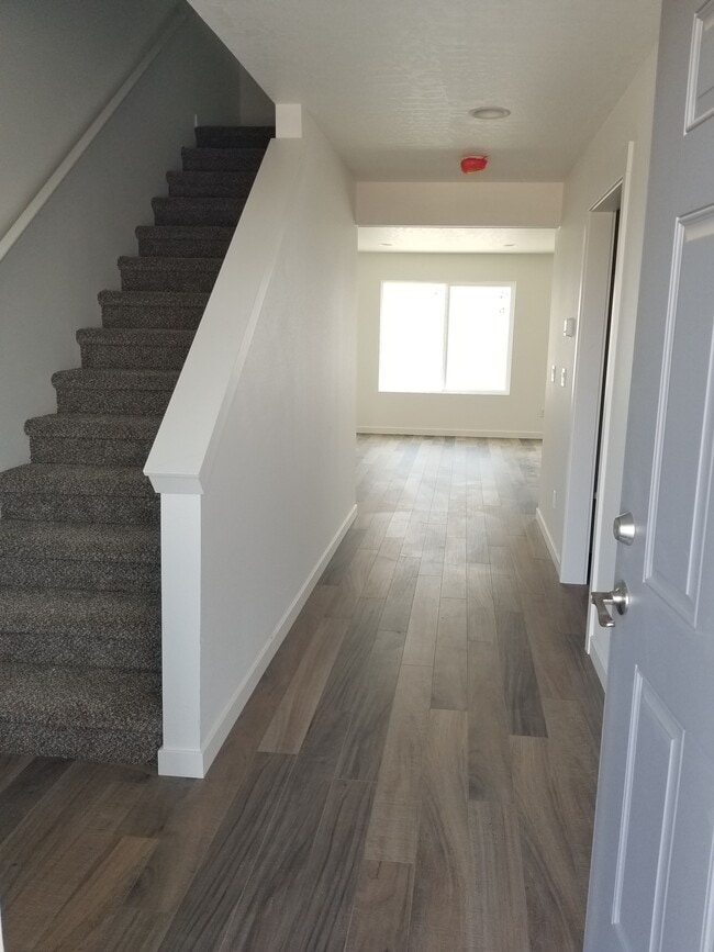 Building Photo - 6925 Hardrock Ct