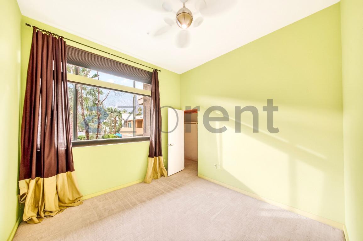 Building Photo - 1010 E Palm Canyon Dr