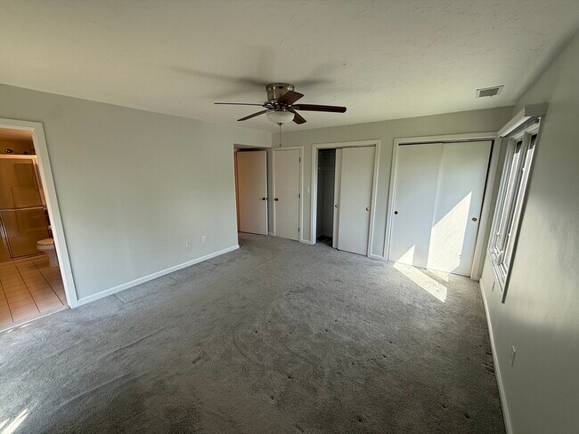 Building Photo - 330 Sunderland Rd