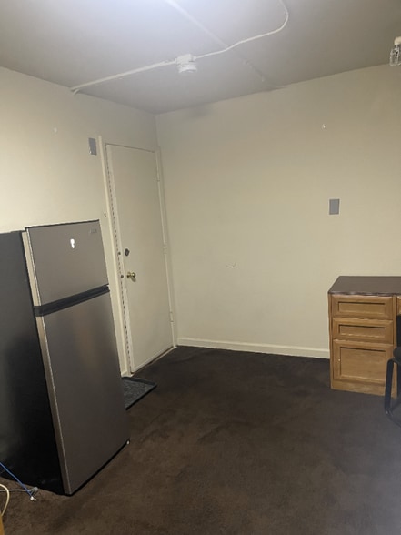 Building Photo - 612 E 14th Ave