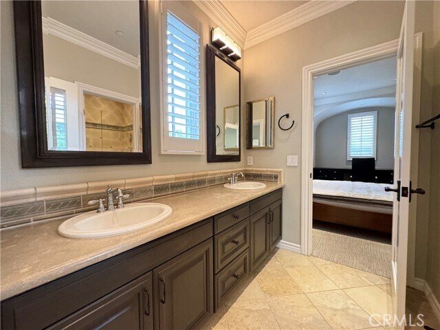 Building Photo - 19 Momento