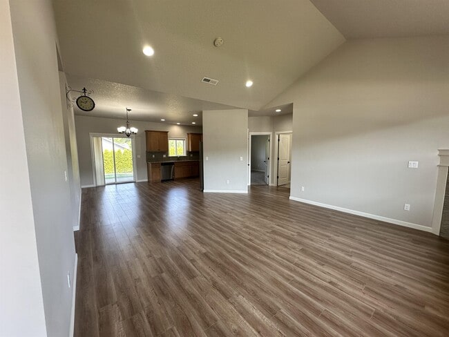 Building Photo - 823 Riley Dr NE