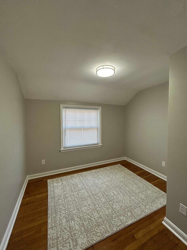 Building Photo - Spacious Colonial For Rent in Lyndhurst