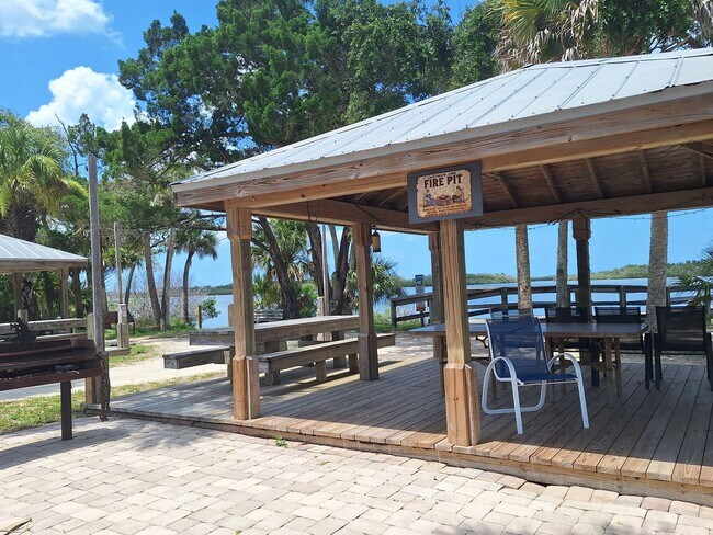 Building Photo - FURNISHED LONG TERM RENTAL-Lighthouse Cove