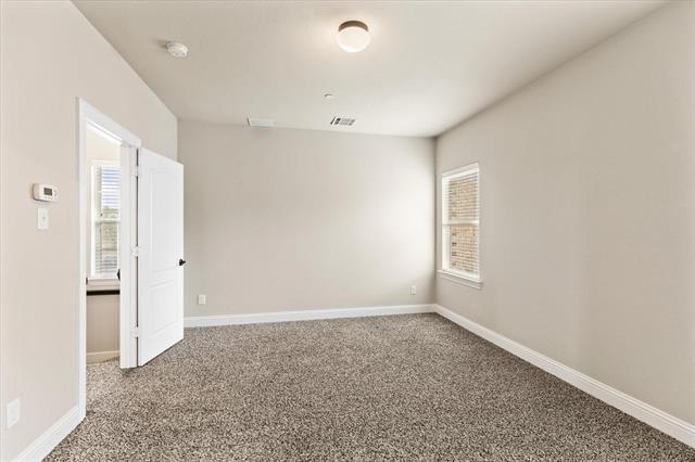 Building Photo - 7915 Parkwood Blvd