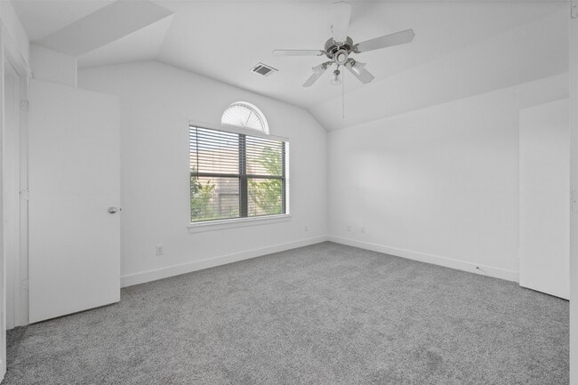 Building Photo - 5951 S Loop E