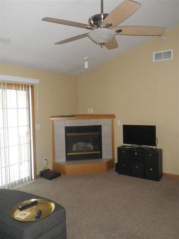 Building Photo - $1,125 | 2 Bedroom, 1 Bathroom Condo | No ...