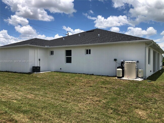 Building Photo - 4572 Golfview Blvd