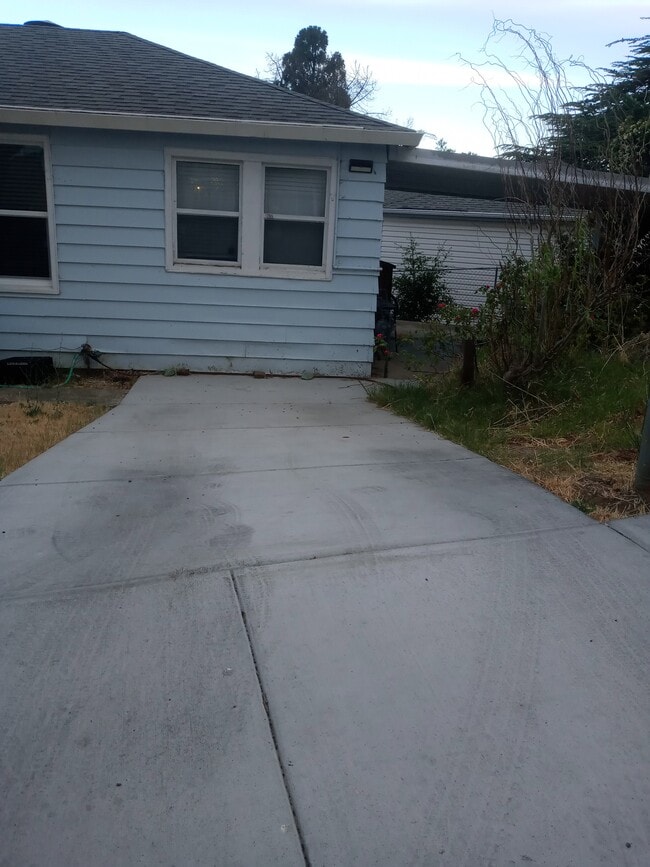 Building Photo - 40 La Cruz Ave