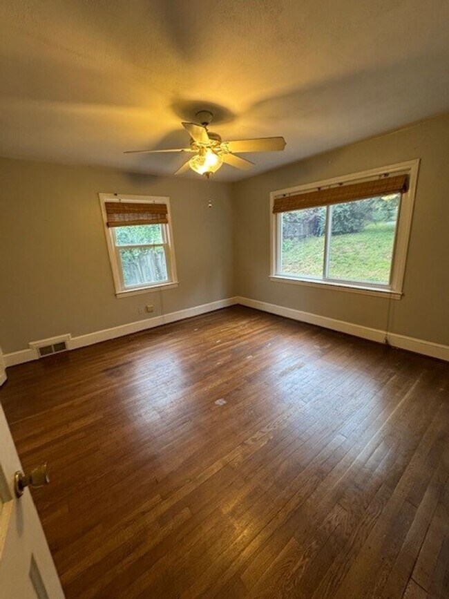 Building Photo - Beautiful 3 Bedroom/2 Bath Home in Convers...