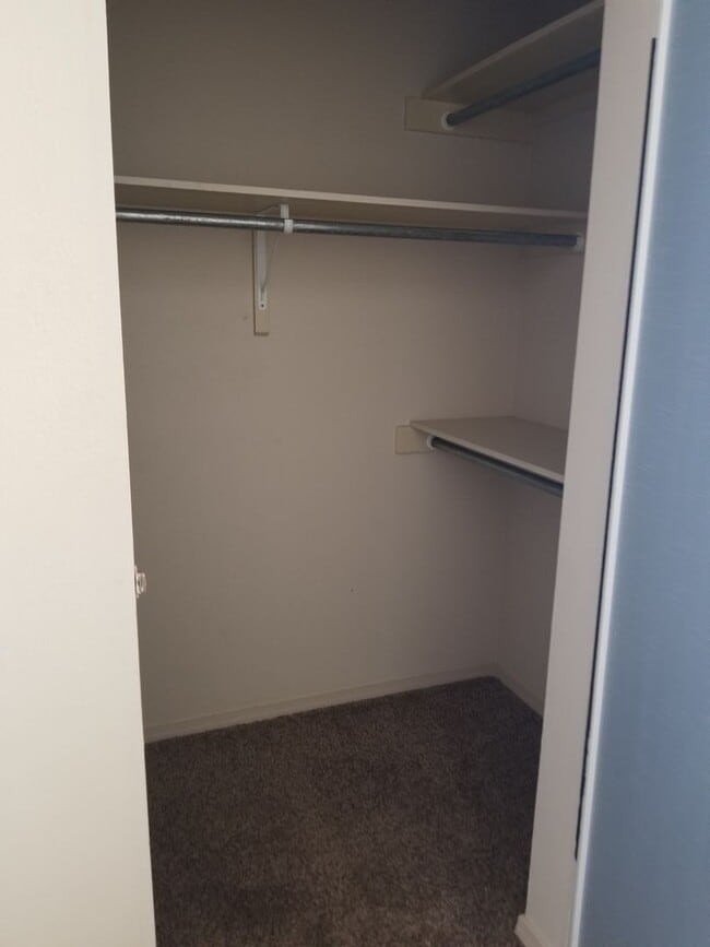 Building Photo - 3 Bedrooms, 2 Baths and a Single Car Garage