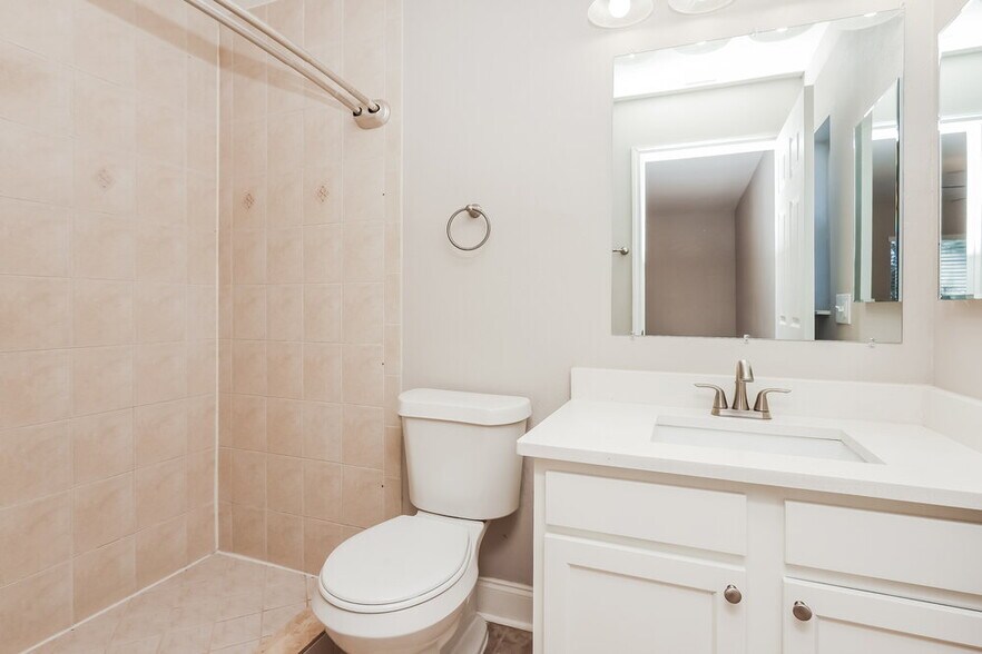 Building Photo - 1729 SW 23rd St