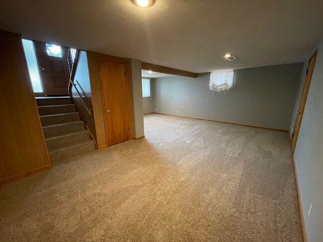 Building Photo - Beautiful 3 bedroom house