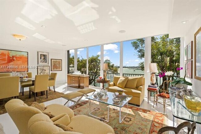 Building Photo - 1000 Venetian Way