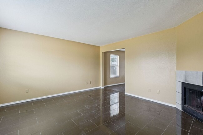 Building Photo - 12719 Bluffview Dr