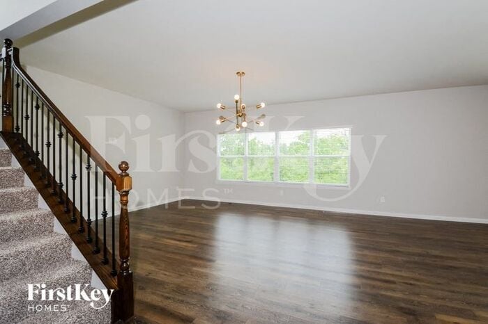 Building Photo - 726 Winding Bluffs Dr