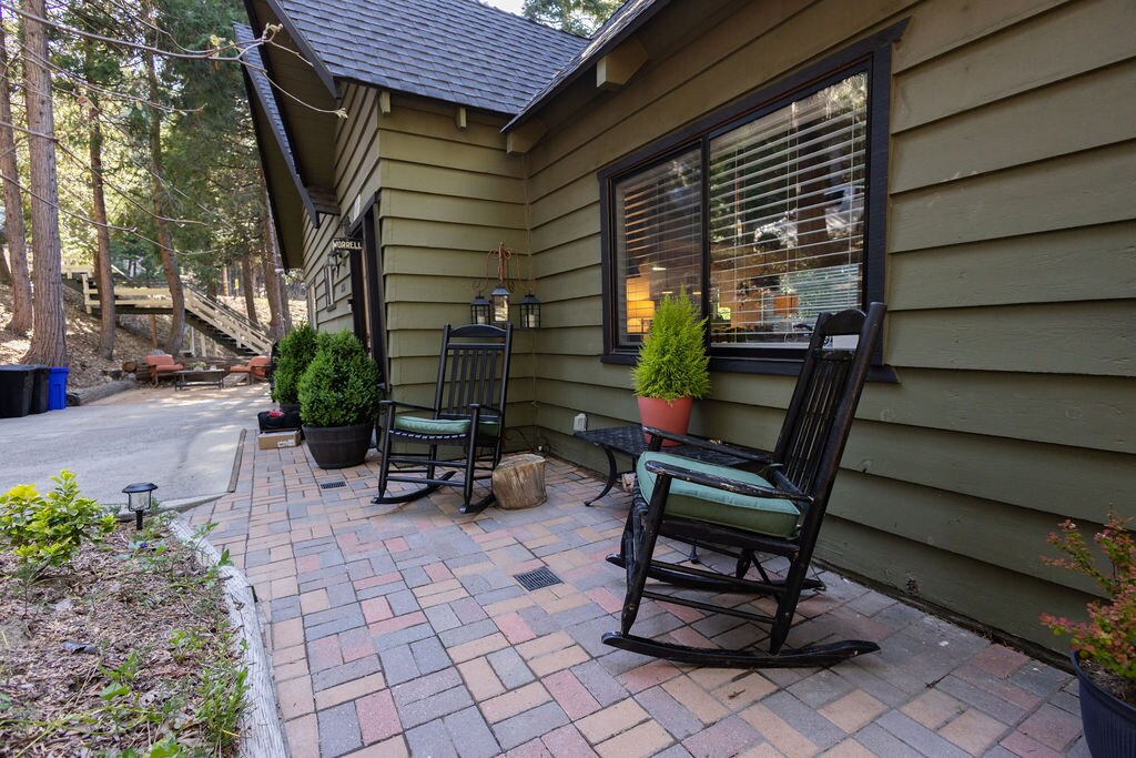 Front Porch Seating - 28606 Saginaw Ct