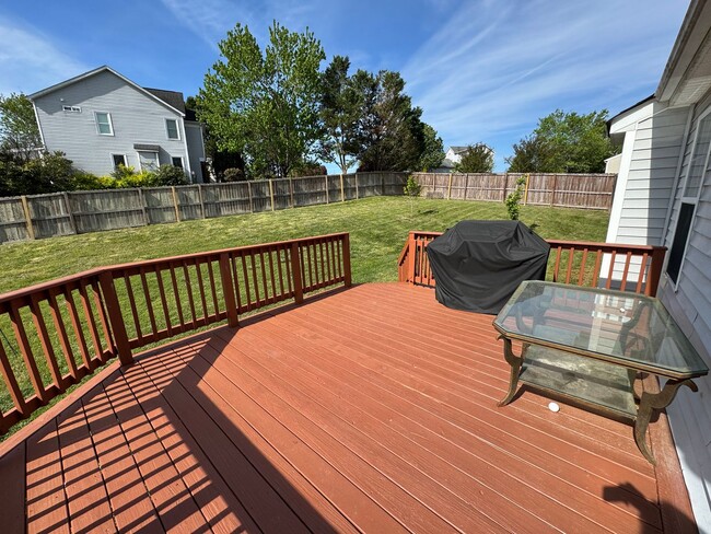 Building Photo - Available to Show