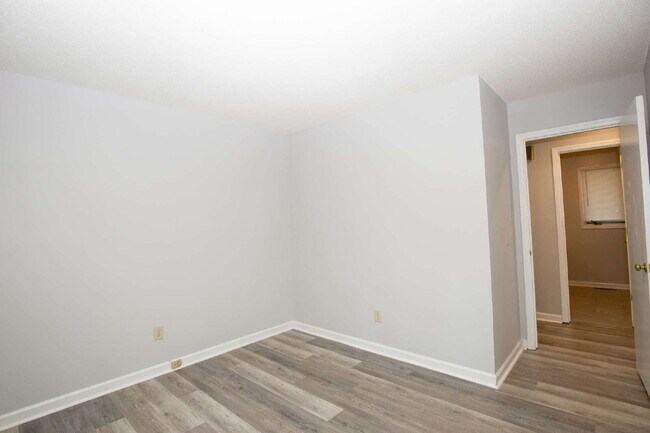 Building Photo - 50 Surry Cir N