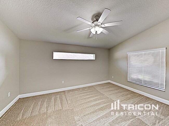 Building Photo - 401 Lisa Ann Ct