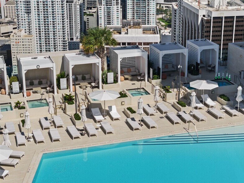 Building Photo - 300 Biscayne Boulevard Way