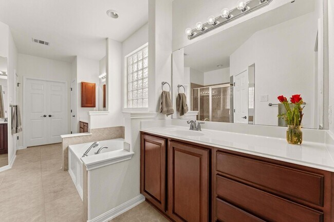 Building Photo - 2600 Lost Mine Tr