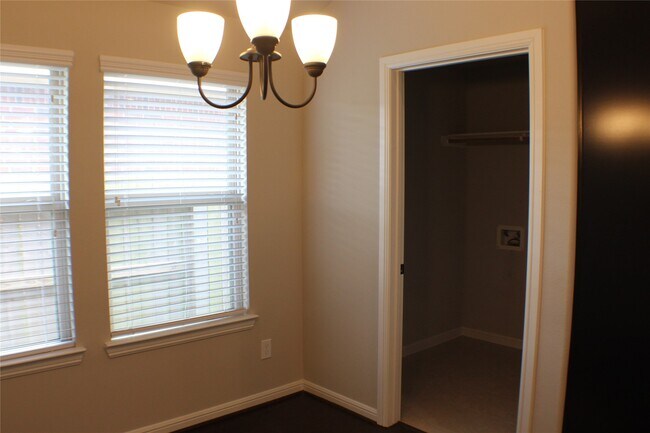 Building Photo - 8115 Anderwood Knl Trce